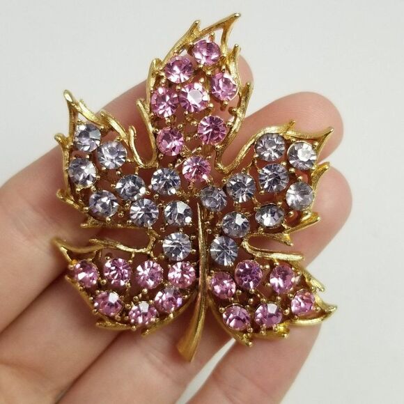 Vintage Jewelry - Vintage Pink Purple Rhinestone Leaf Shape Brooch Pastel Gold Tone Setting Estate